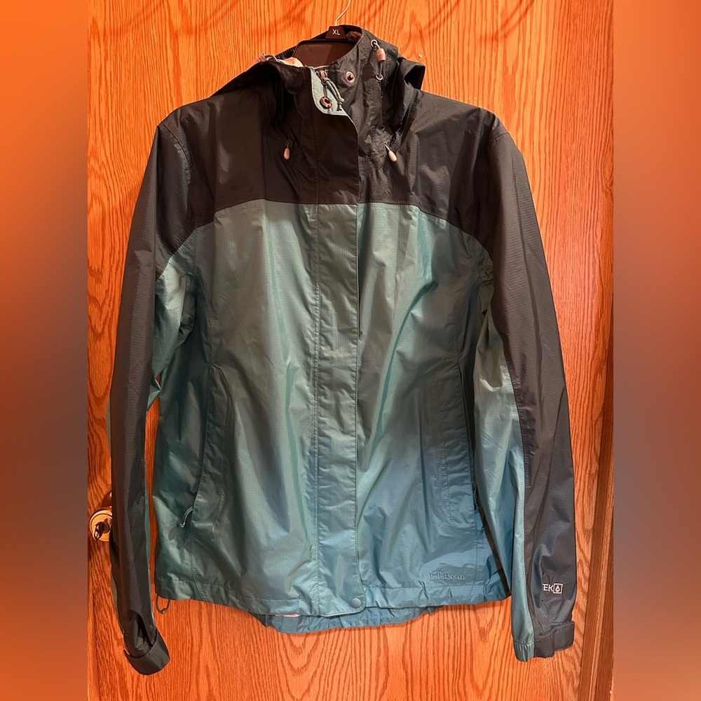 Windbreaker and rain jacket size Large L.L. Bean Women's Two-Tone Utility